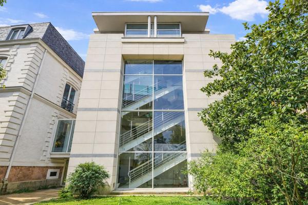 Immeuble exceptionnel de bureaux à acquérir à St Cloud, jardins et terrasses privatifs - Rare sur le secteur