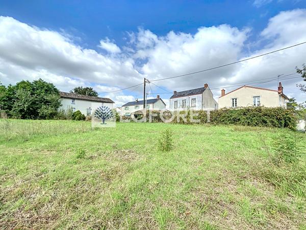 Achat terrain Bressuire - 1945 m² - 24 640 €