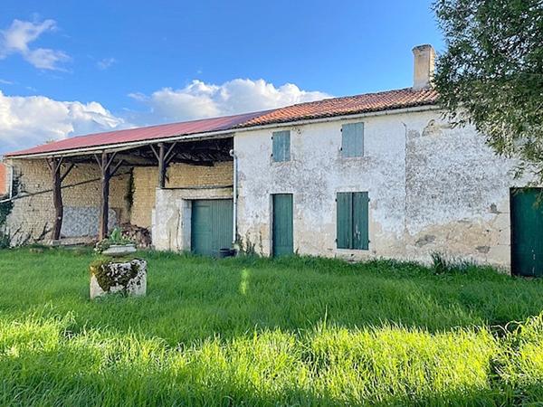 Maison de Maître 1860 - 371 m² - 6 chambres - Domaine avec dépendances - Proche Surgères & Aigrefeuille
