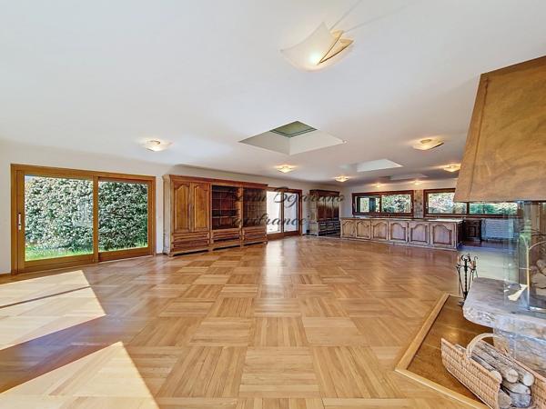 VETRAZ-MONTHOUX – Maison individuelle de 270 m² – Pièce de vie 110 m² – Terrain 4 851 m² sans vis-à-vis