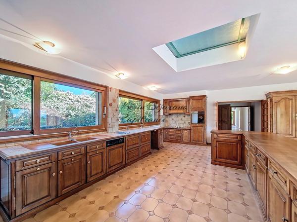 VETRAZ-MONTHOUX – Maison individuelle de 270 m² – Pièce de vie 110 m² – Terrain 4 851 m² sans vis-à-vis