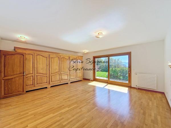 VETRAZ-MONTHOUX – Maison individuelle de 270 m² – Pièce de vie 110 m² – Terrain 4 851 m² sans vis-à-vis