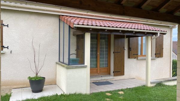 Dpt Yonne (89), à vendre PACY SUR ARMANCON Pavillon - 3 chambres - Terrain de 2 300 m²- Plain-pied