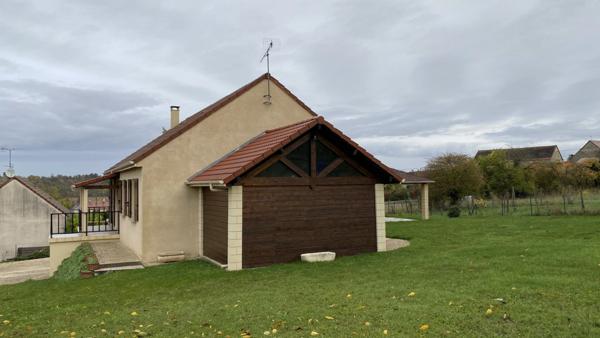 Dpt Yonne (89), à vendre PACY SUR ARMANCON Pavillon - 3 chambres - Terrain de 2 300 m²- Plain-pied