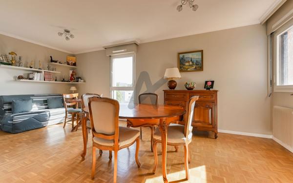 Champagne-au-Mont-d'Or – T4 de 96 m² avec loggia, vue dégagée et résidence sécurisée
