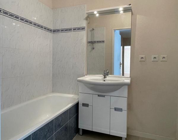 Appartement
         3 pièces
        - 65 m² 171 200 € *