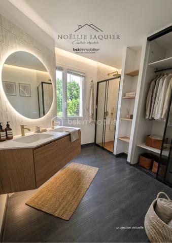 En accès rapide à l'autoroute A84, découvrez cette charmante et spacieuse maison de 166 m², située à seulement quelques minutes du Mont-Saint-Michel. 

Le bien se compose comme suit:

👉 Au sous-sol : une chambre et une salle de douche privative (idéale pour un ado, aménager une chambre d'amis ou un revenu locatif)
👉 Au niveau supérieur : une entrée en couloir dessert un grand salon/salle à manger lumineux avec cheminée, une cuisine entièrement aménagée et équipée ouvrant sur une grande véranda chauffée, 3 chambres confortables et une grande salle de douche.
👉Au deuxième étage: une grande chambre mansardée et spacieuse idéale pour une suite parentale, une salle de jeux ou un bureau.

Le tout bâti sur une parcelle de 984 m² entièrement clôturée.

Les atouts:
✅ Beaux volumes, vie de plain-pied possible au premier niveau, véranda utilisable toute l'année.
✅ Emplacement géographique privilégié (commerces et écoles à pied).
✅Tout à l'égout.

☎️Pour plus de détails et organiser une visite, contactez votre agent Noëllie JAQUIER (SMS, courriel, appel) 
 
Ne manquez pas cette opportunité de vivre dans un cadre exceptionnel!