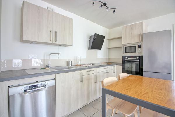 3 pièces "loué meublé" , 64 m² , Balcon + Parking , Massy Atlantis