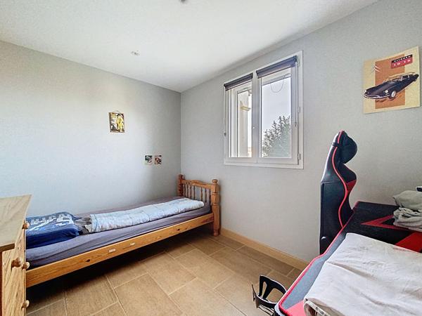 Maison de plain-pied à vendre à Mison - 3 chambres, terrain de 3000 m²