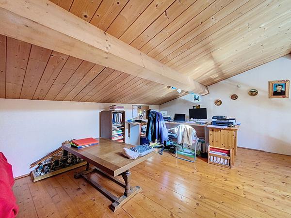Maison de plain-pied à vendre à Mison - 3 chambres, terrain de 3000 m²