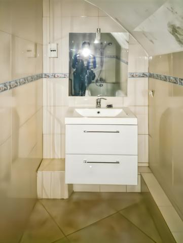 Beaucaire (30300) Logement atypique et plein de charme 101m2 + Garage de 30m2 + Cave de 81m2