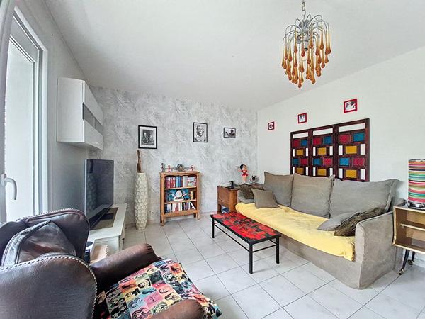 SAINT SEBASTIEN SUR LOIRE SECTEUR GRENERAIE APPARTEMENT T4/T5 STATIONNEMENT CAVE