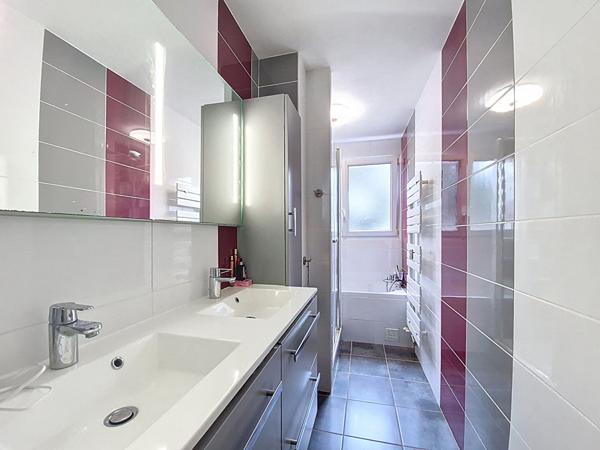 SAINT SEBASTIEN SUR LOIRE SECTEUR GRENERAIE APPARTEMENT T4/T5 STATIONNEMENT CAVE