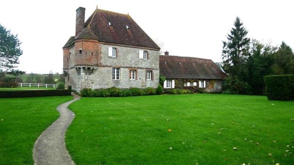 MANOIR 8 PIECES CORPS DE FERME ET GRANDES DEPENDANCES SUR 6.5 HECTARES