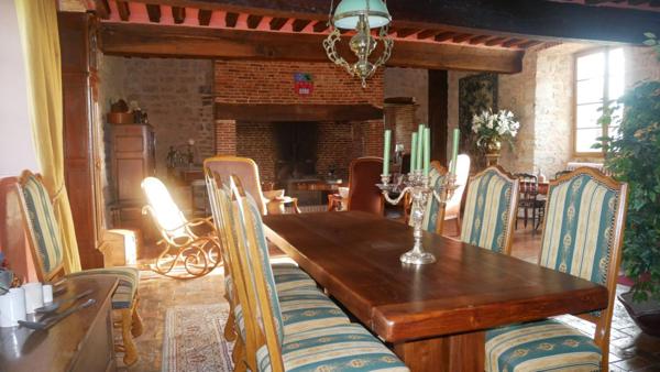 MANOIR 8 PIECES CORPS DE FERME ET GRANDES DEPENDANCES SUR 6.5 HECTARES