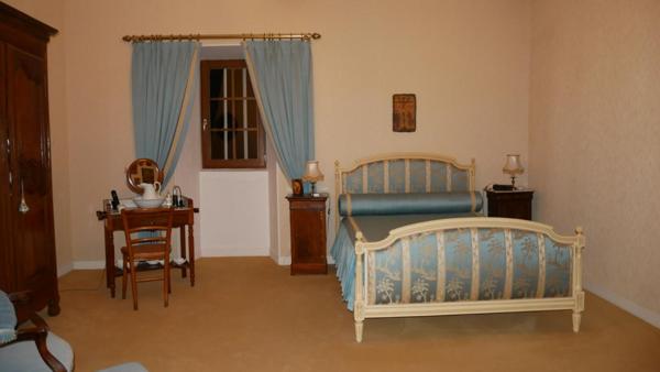 MANOIR 8 PIECES CORPS DE FERME ET GRANDES DEPENDANCES SUR 6.5 HECTARES