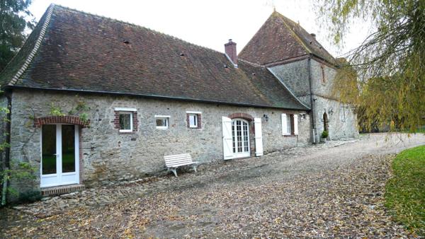 MANOIR 8 PIECES CORPS DE FERME ET GRANDES DEPENDANCES SUR 6.5 HECTARES