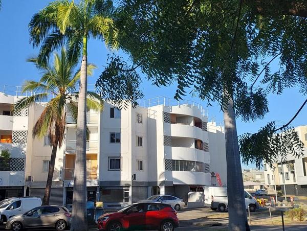 A louer local commercial de 43 m² proche ZAC 2000 au PORT