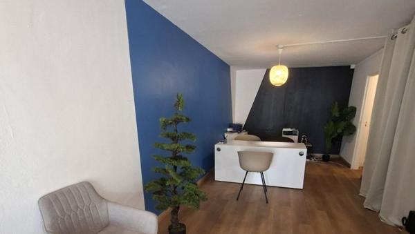 A louer local commercial de 43 m² proche ZAC 2000 au PORT