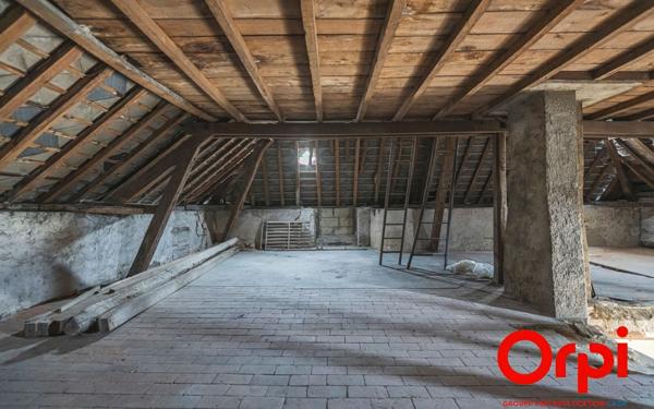 Appartement à vendre    1 pièce • 150 m2 Laon