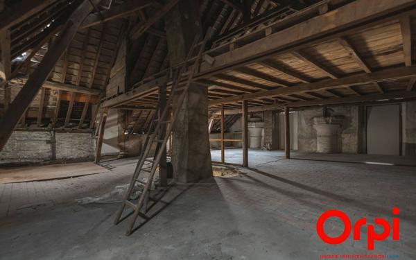 Appartement à vendre    1 pièce • 150 m2 Laon
