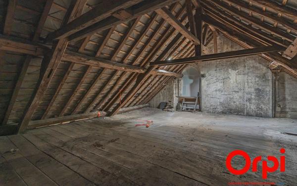 Appartement à vendre    1 pièce • 150 m2 Laon