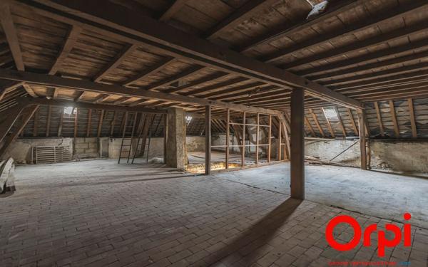 Appartement à vendre    1 pièce • 150 m2 Laon