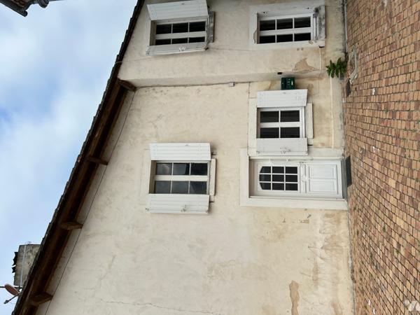 MAISON DE VILLE LOUEE AVEC JARDIN AU COEUR DE CASTELJALOUX