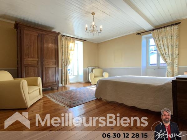 Maison plein centre ville Montendre