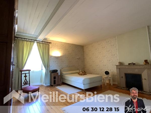 Maison plein centre ville Montendre