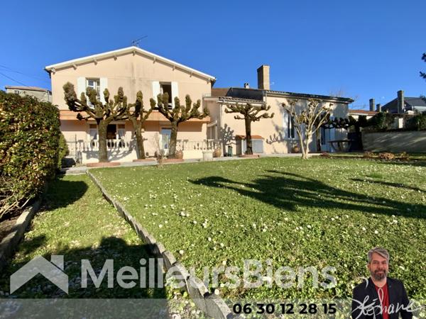 Maison plein centre ville Montendre