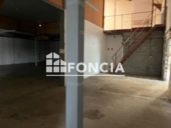 À vendre Local commercial 910 m² - Niort 79000