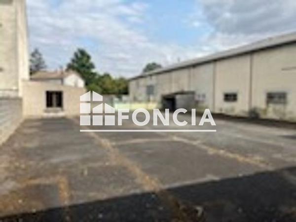 À vendre Local commercial 910 m² - Niort 79000