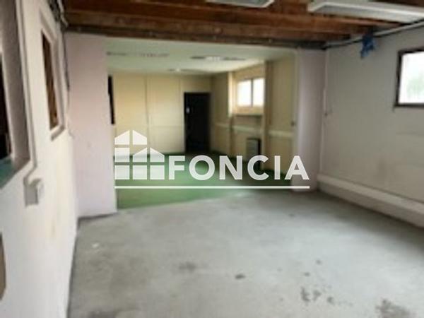 À vendre Local commercial 910 m² - Niort 79000