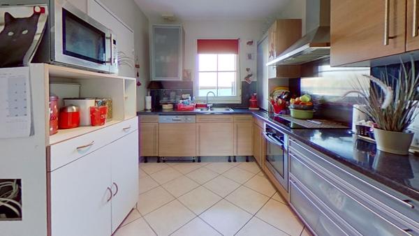 Maison semi-individuelle 3 chambres, un garage