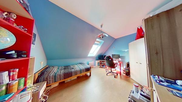 Maison semi-individuelle 3 chambres, un garage