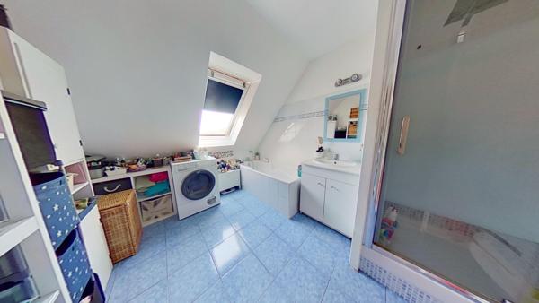 Maison semi-individuelle 3 chambres, un garage