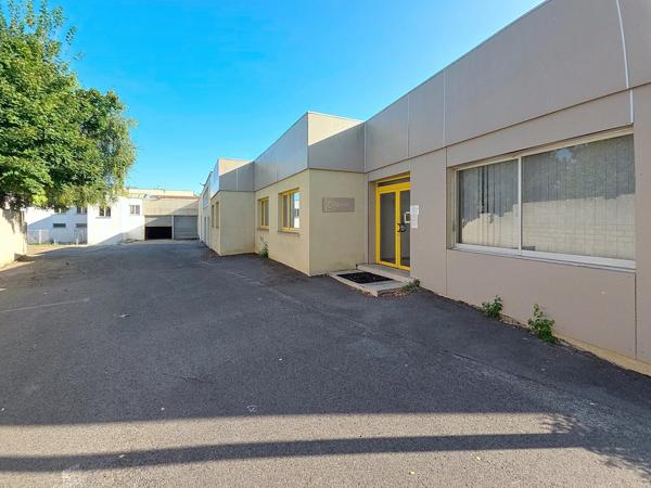 Location                                                      Bureau
                        
                     10 pièces                      257 m2                     à Saint-Quentin