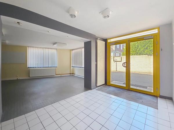 Location                                                      Bureau
                        
                     10 pièces                      257 m2                     à Saint-Quentin