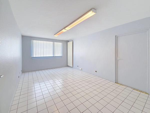 Location                                                      Bureau
                        
                     10 pièces                      257 m2                     à Saint-Quentin