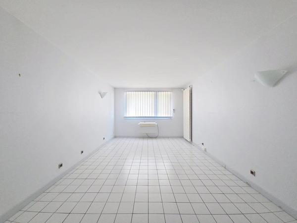 Location                                                      Bureau
                        
                     10 pièces                      257 m2                     à Saint-Quentin