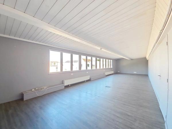 Location                                                      Bureau
                        
                     10 pièces                      257 m2                     à Saint-Quentin