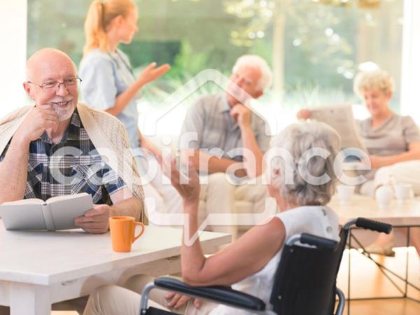 Dpt Rhône (69), A LOUER VILLEFRANCHE SUR SAONE Plateau brut de 921 m2 avec visibilité autoroute