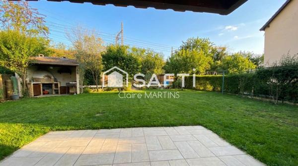 Au calme, traversante et lumineuse