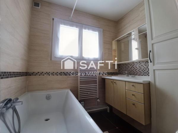 Au calme, traversante et lumineuse