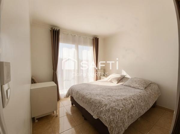 Au calme, traversante et lumineuse