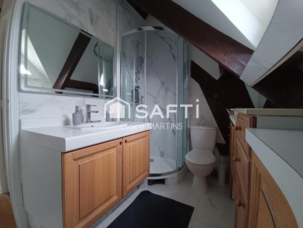 Au calme, traversante et lumineuse