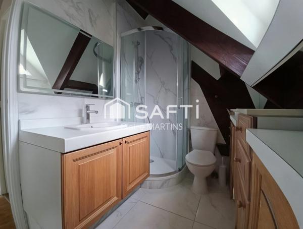 Au calme, traversante et lumineuse