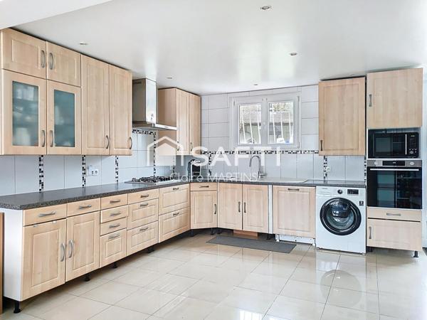 Au calme, traversante et lumineuse