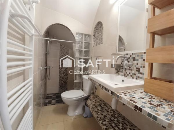 Au calme, traversante et lumineuse